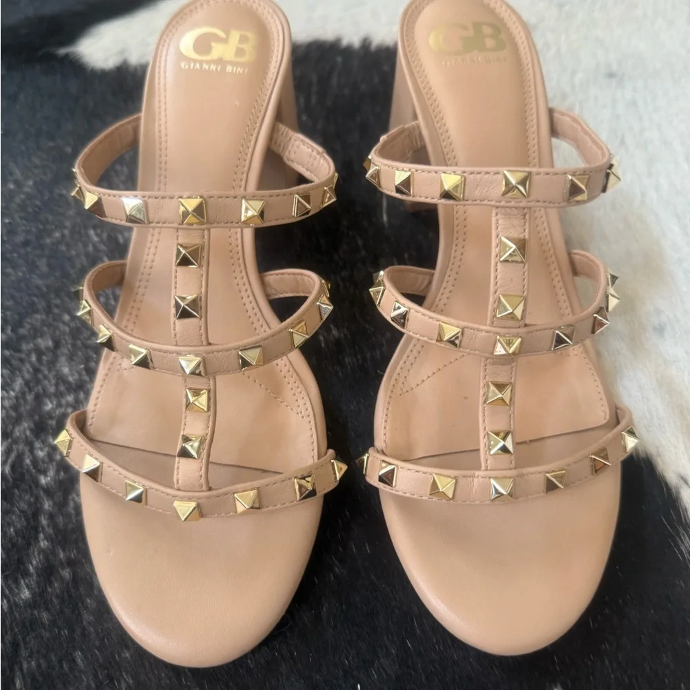 Gianni Bini Women's Beige Sandals with Gold Studs - Picture 1 of 4